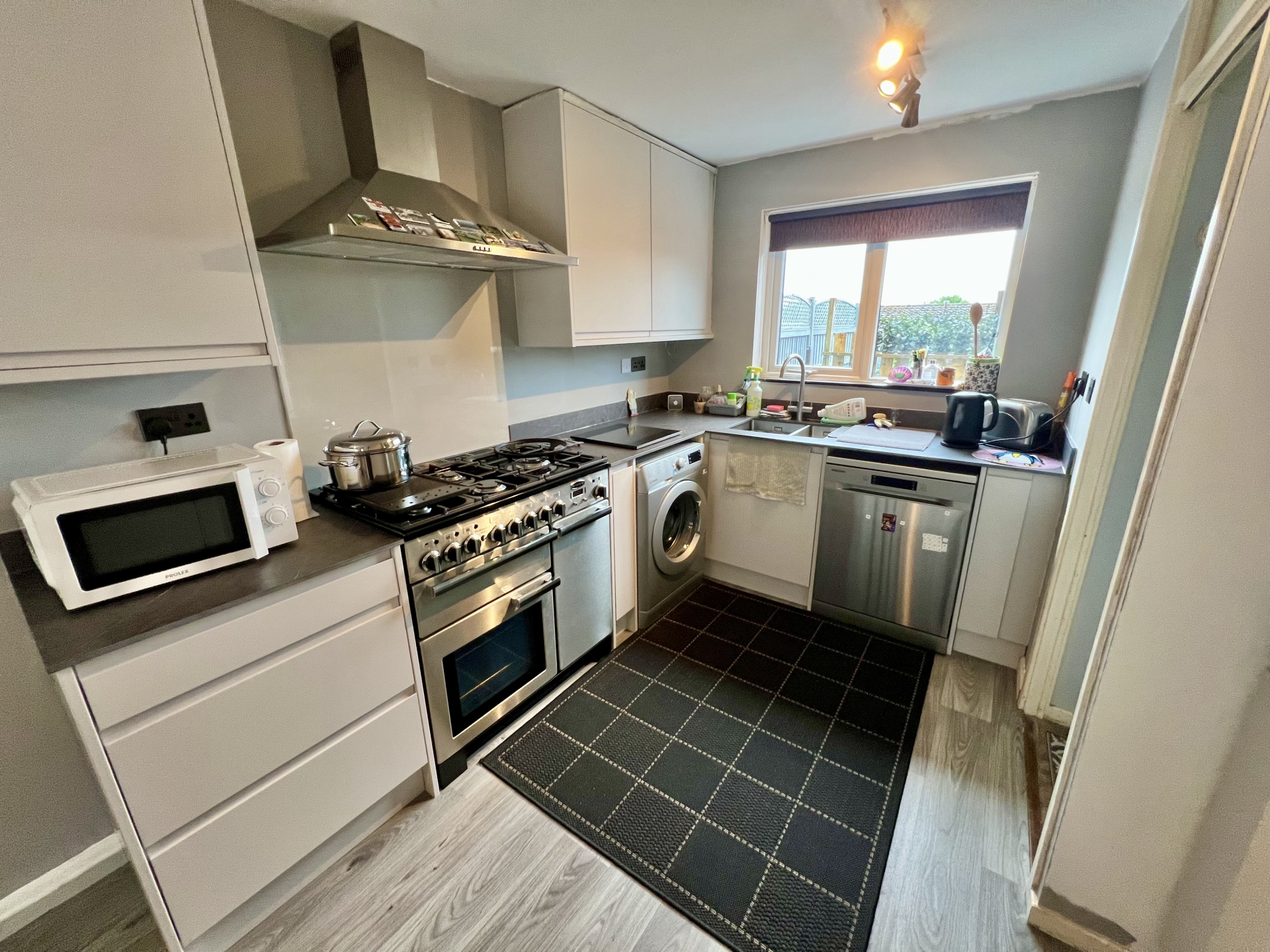 Admirals Way, Southbrook, NN11 4LR, photo 3