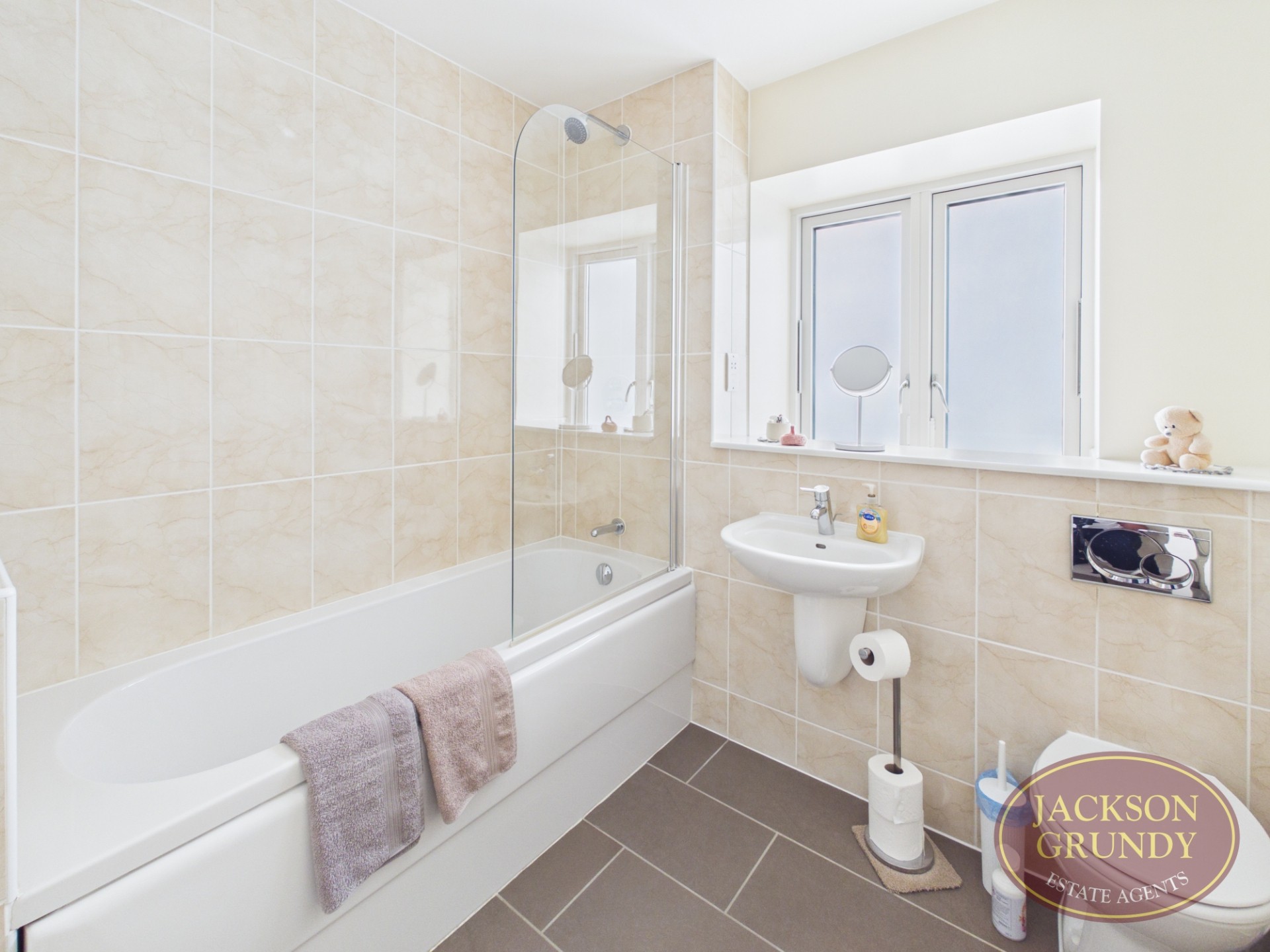 High Street, Upton, NN5 4EH, photo 5