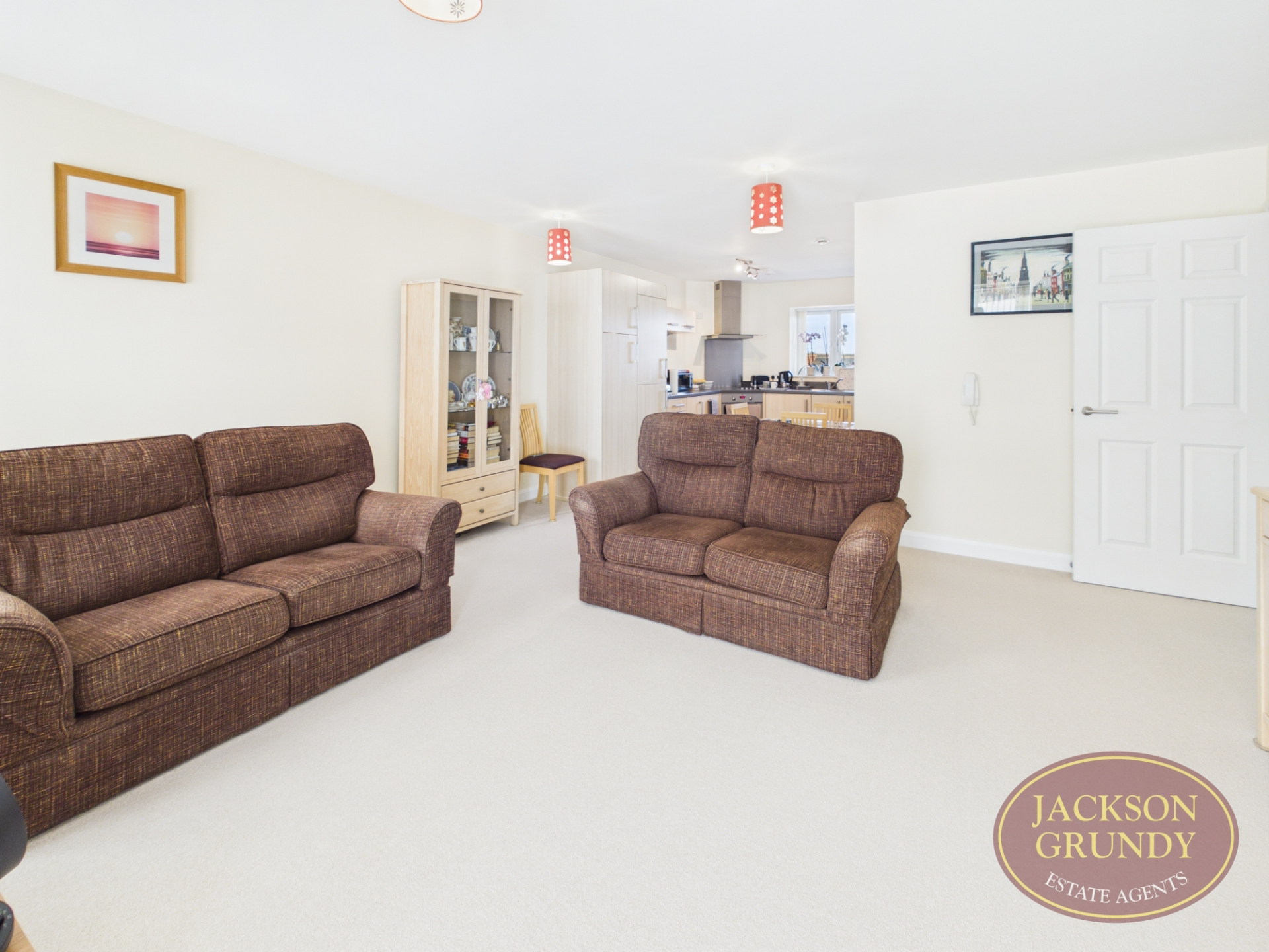 High Street, Upton, NN5 4EH, photo 8