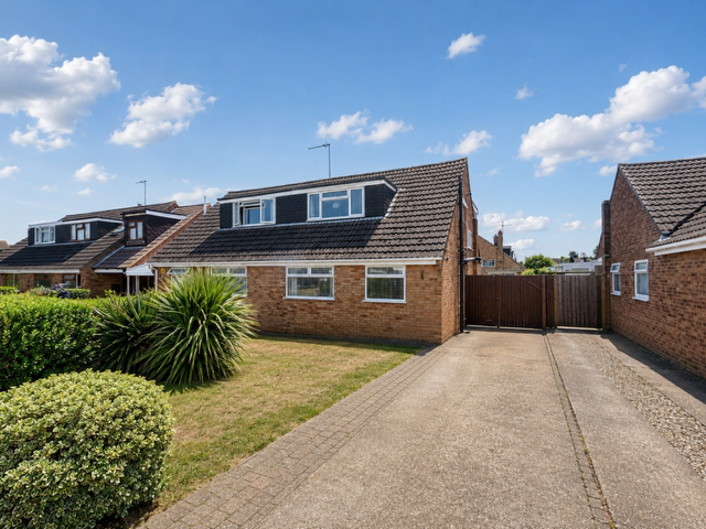 Manor Close, Harpole, NN7 4BX