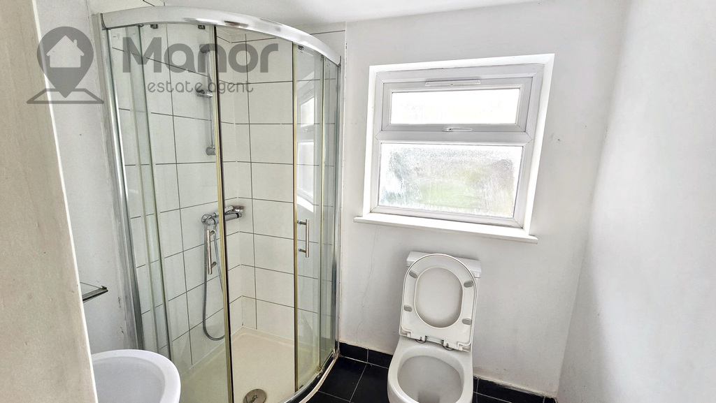 Brentwood Road, Romford, RM1 2RT, photo 3