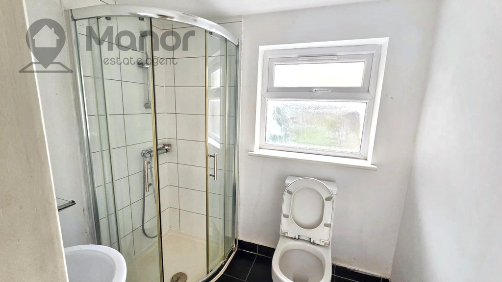 Brentwood Road, Romford, RM1 2RT, photo 5