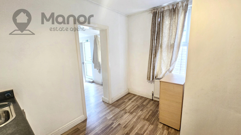 Brentwood Road, Romford, RM1 2RT, photo 9