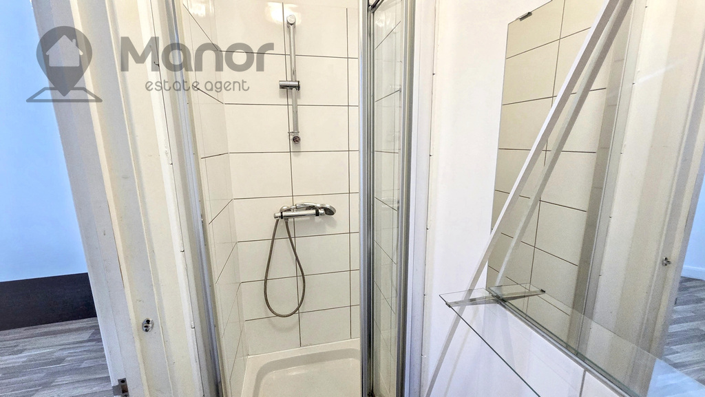 Brentwood Road, Romford, RM1 2RT, photo 4