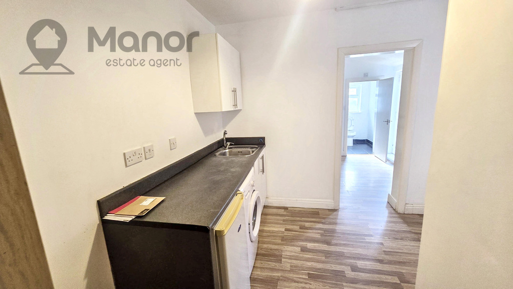 Brentwood Road, Romford, RM1 2RT, photo 4