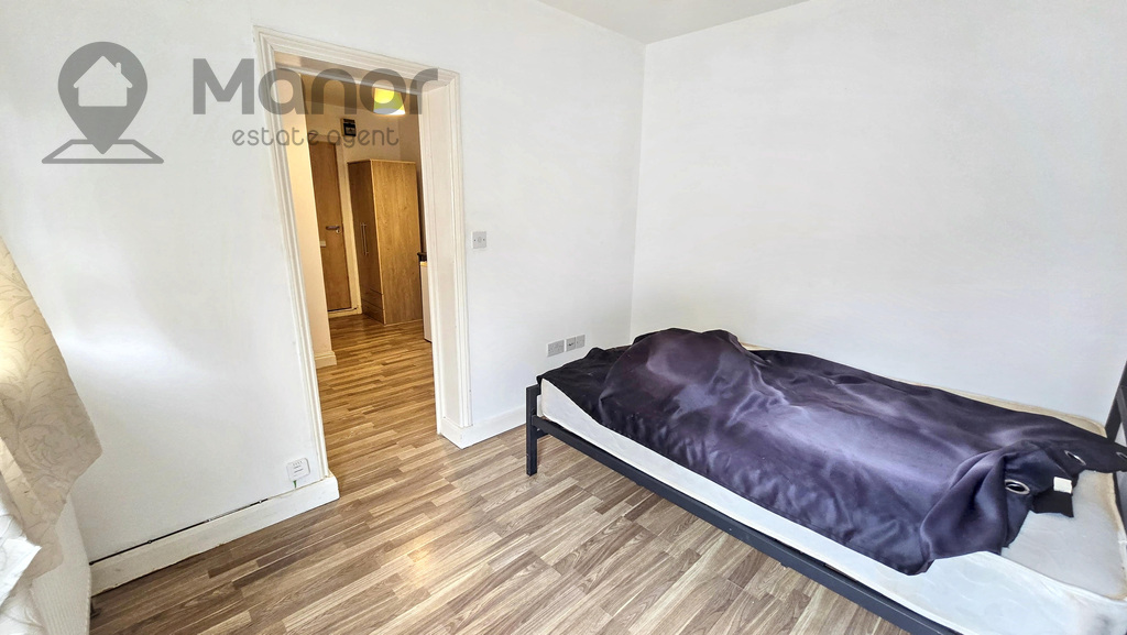 Brentwood Road, Romford, RM1 2RT, photo 6