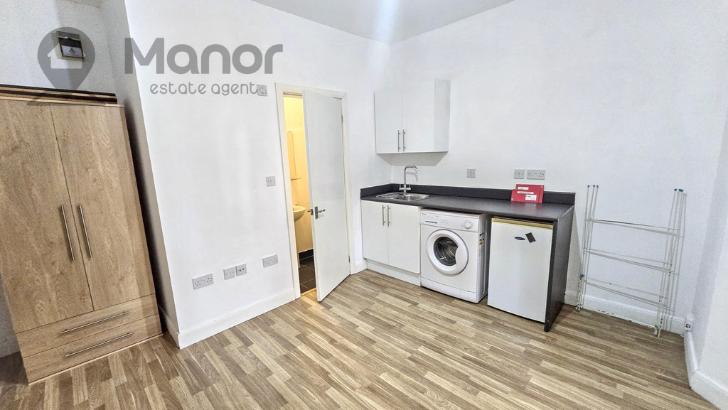 Brentwood Road, Romford, RM1 2RT, photo 5