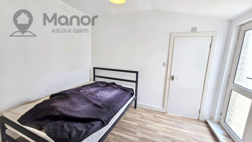 Brentwood Road, Romford, RM1 2RT, photo 2