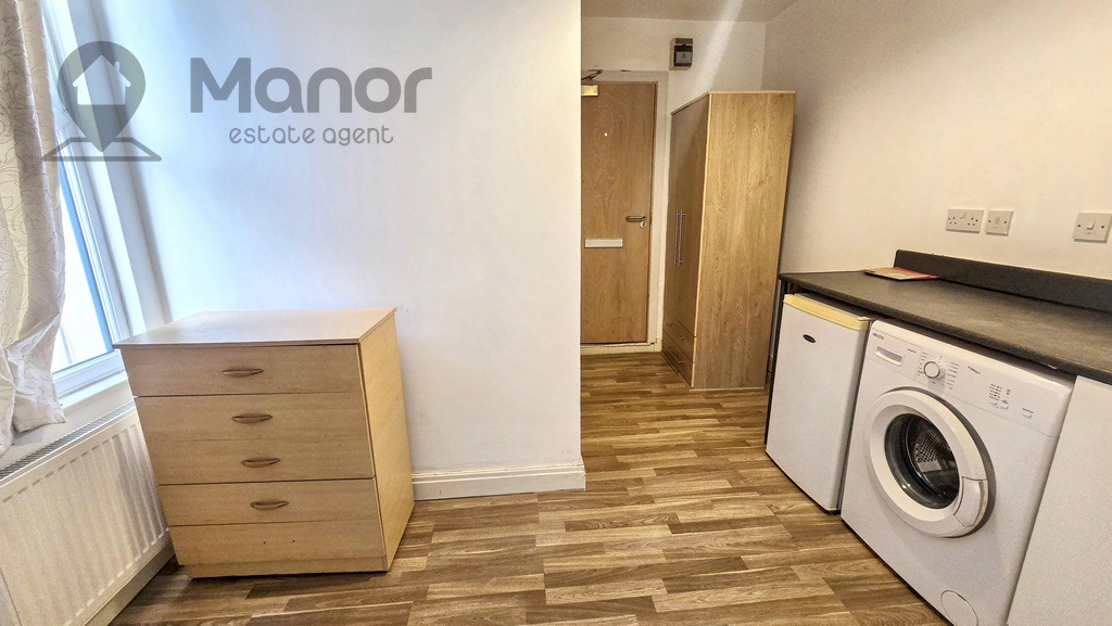 Brentwood Road, Romford, RM1 2RT, photo 8