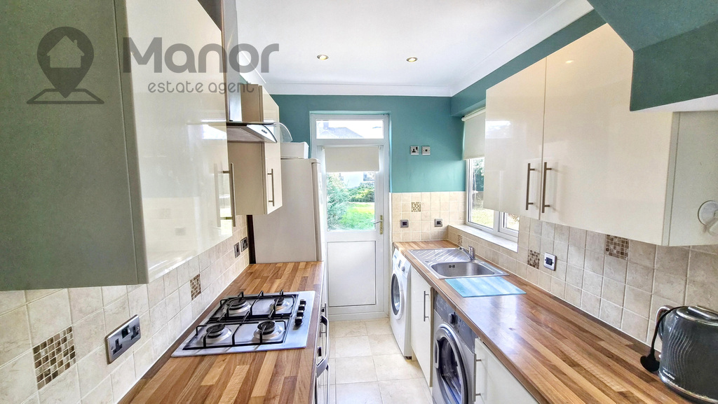 Maypole Crescent, Hainault, IG6 2UJ, photo 2