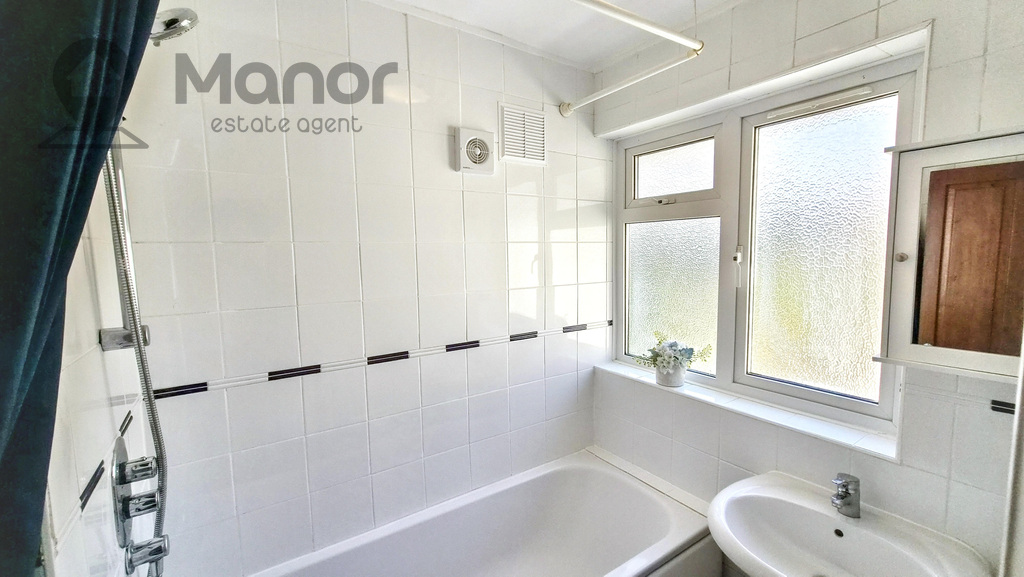 Maypole Crescent, Hainault, IG6 2UJ, photo 4