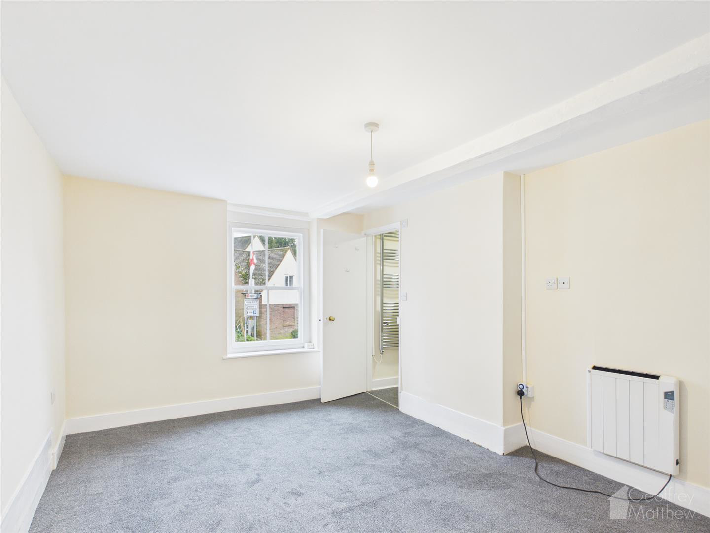 High Street, Roydon, Harlow, photo 3