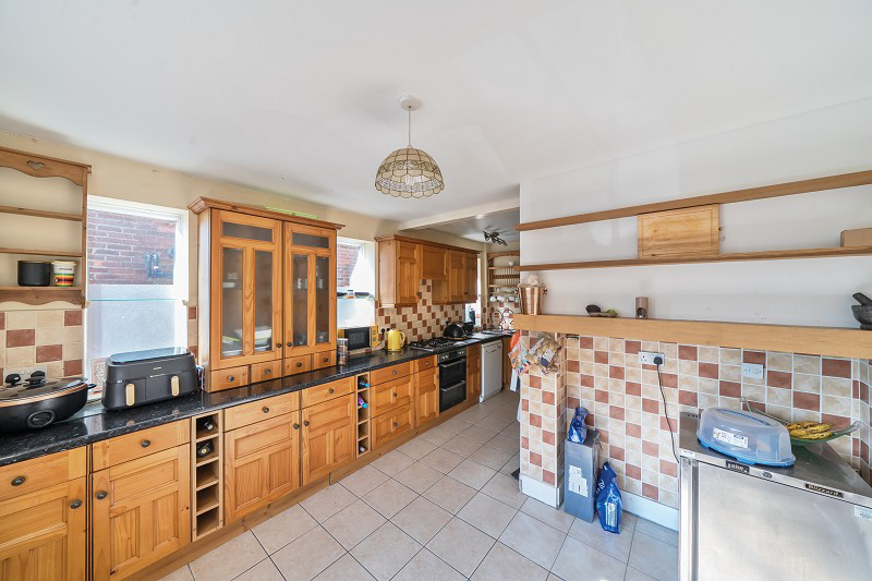 Tumblewood Road, Banstead, Surrey. SM7, photo 3