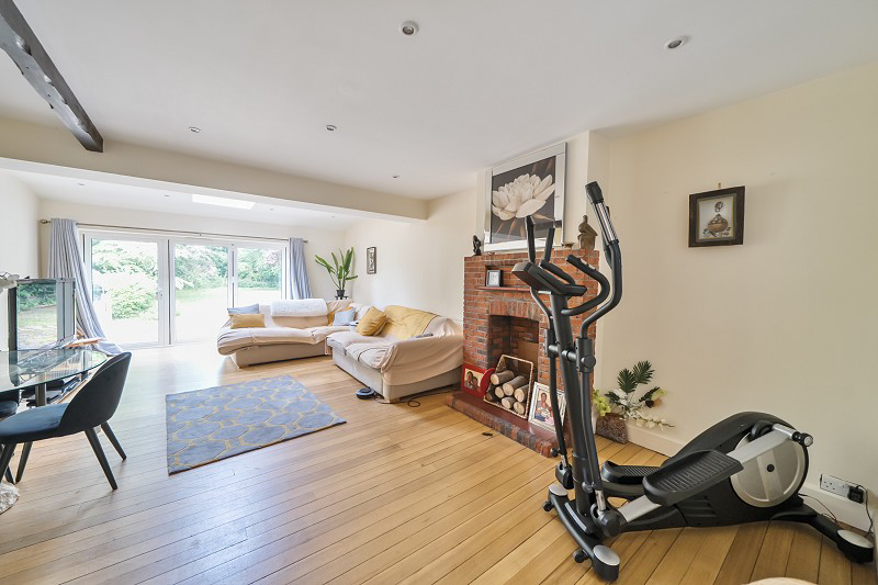 Tumblewood Road, Banstead, Surrey. SM7, photo 5