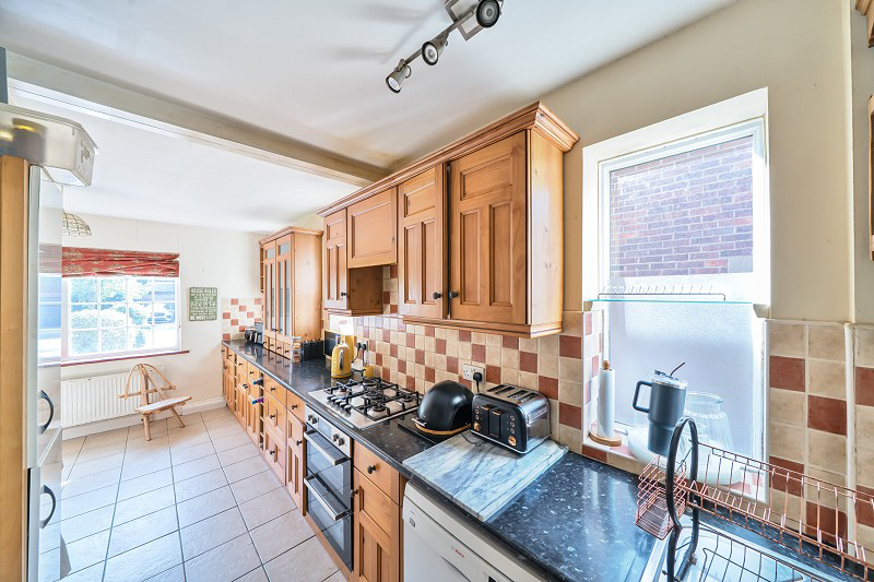 Tumblewood Road, Banstead, Surrey. SM7, photo 4