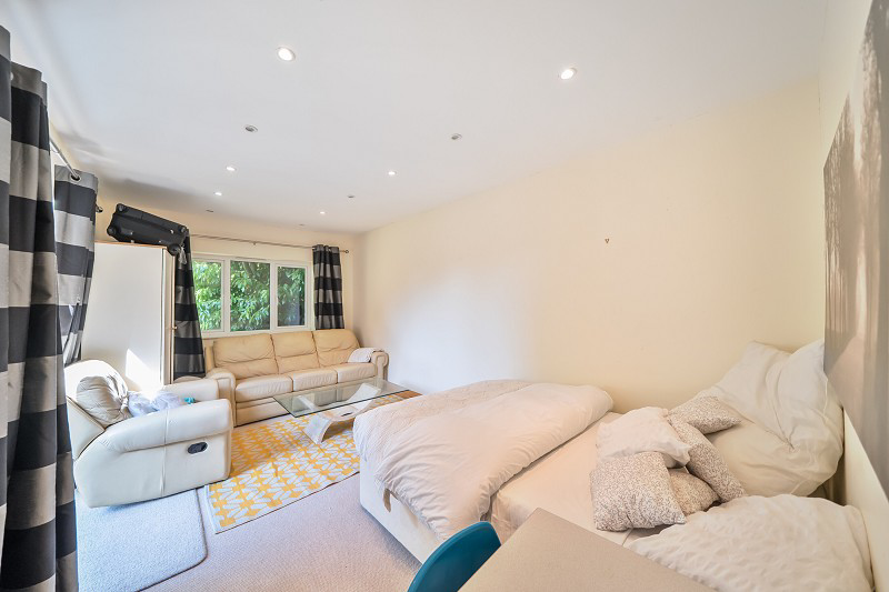 Tumblewood Road, Banstead, Surrey. SM7, photo 8