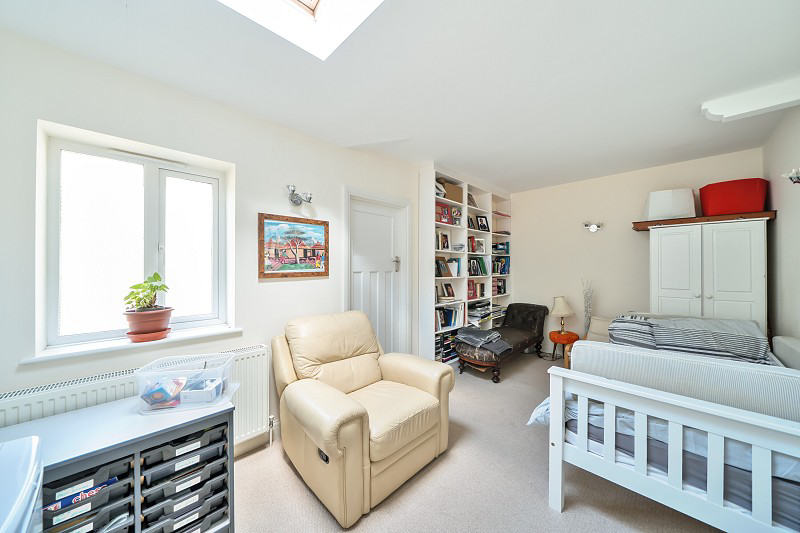 Tumblewood Road, Banstead, Surrey. SM7, photo 9