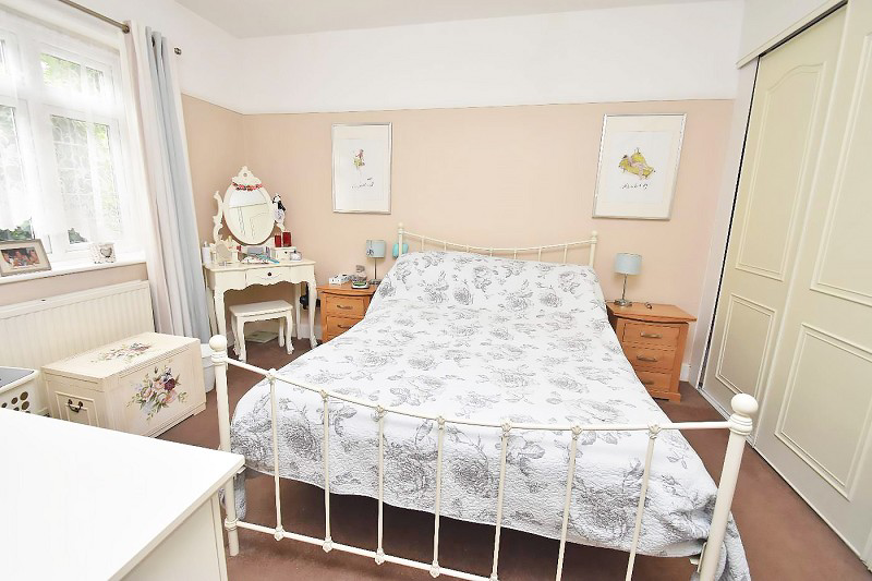 Chequers Lane, Walton on the Hill, Tadworth, Surrey. KT20, photo 7