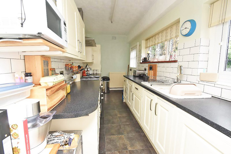 Chequers Lane, Walton on the Hill, Tadworth, Surrey. KT20, photo 6