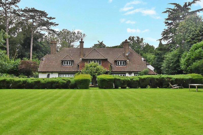 Chequers Lane, Walton On The Hill, Tadworth, Surrey. KT20