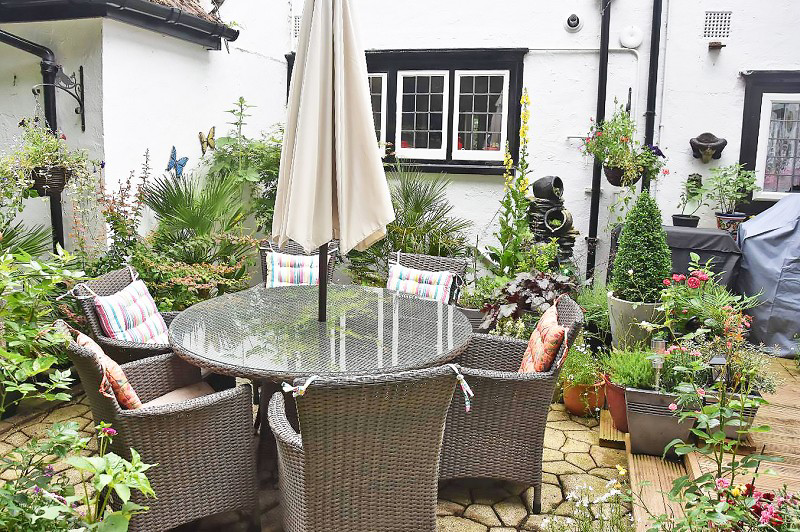 Chequers Lane, Walton on the Hill, Tadworth, Surrey. KT20, photo 13