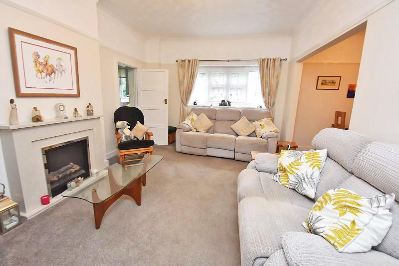 Chequers Lane, Walton on the Hill, Tadworth, Surrey. KT20, photo 3