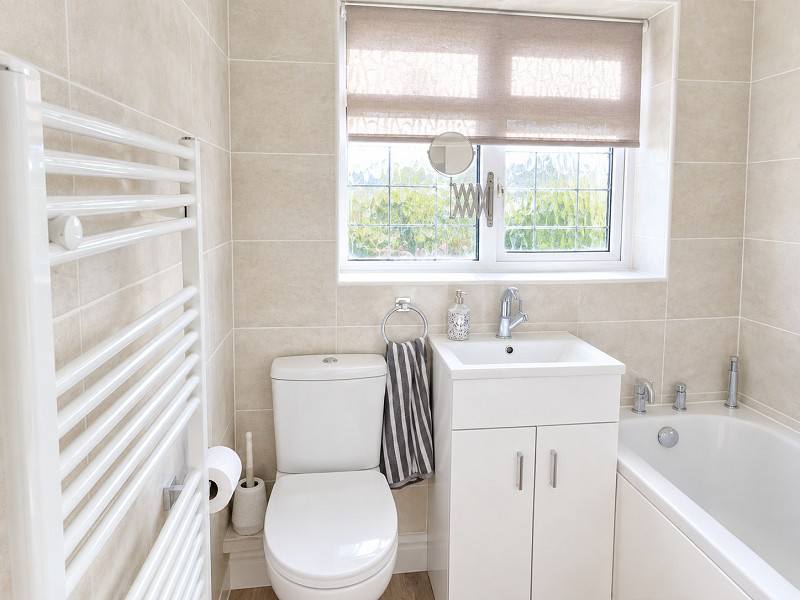 Dorking Road, Epsom, Surrey. KT18, photo 5