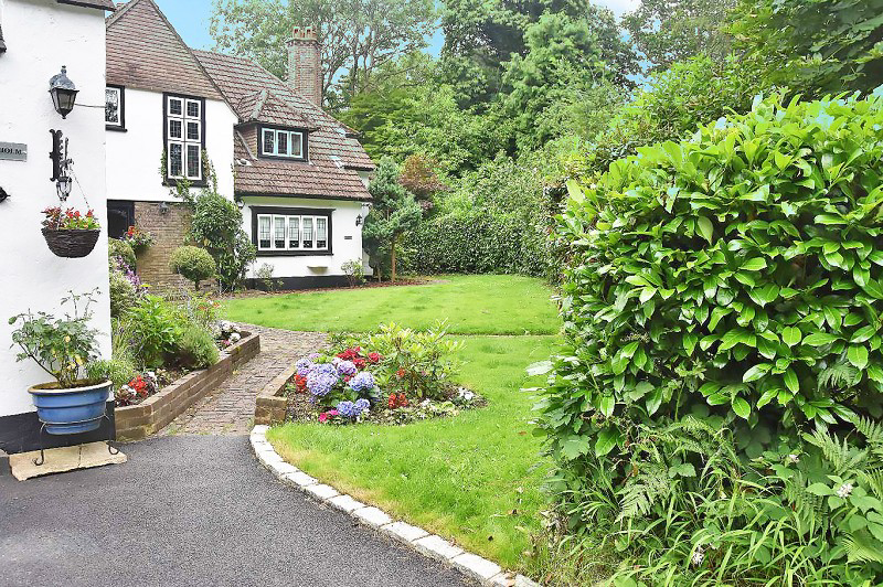 Chequers Lane, Walton on the Hill, Tadworth, Surrey. KT20, photo 2