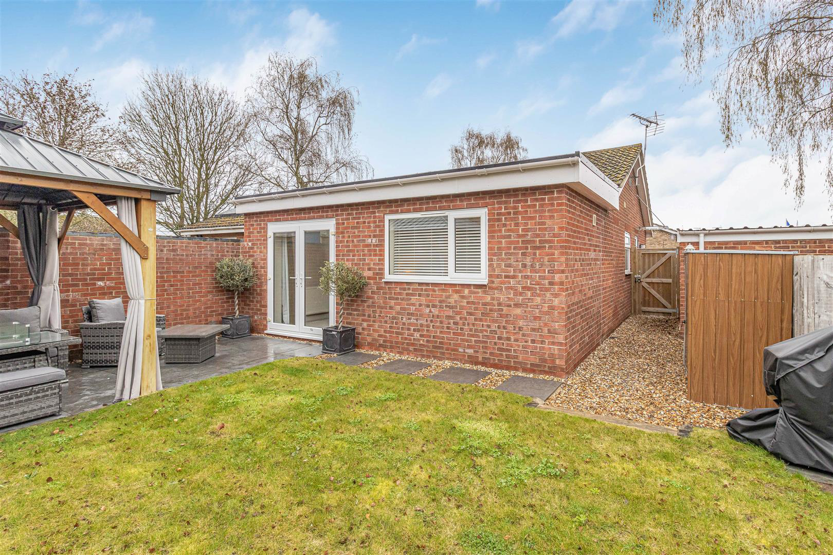 Honeysuckle Close, Red Lodge, photo 15
