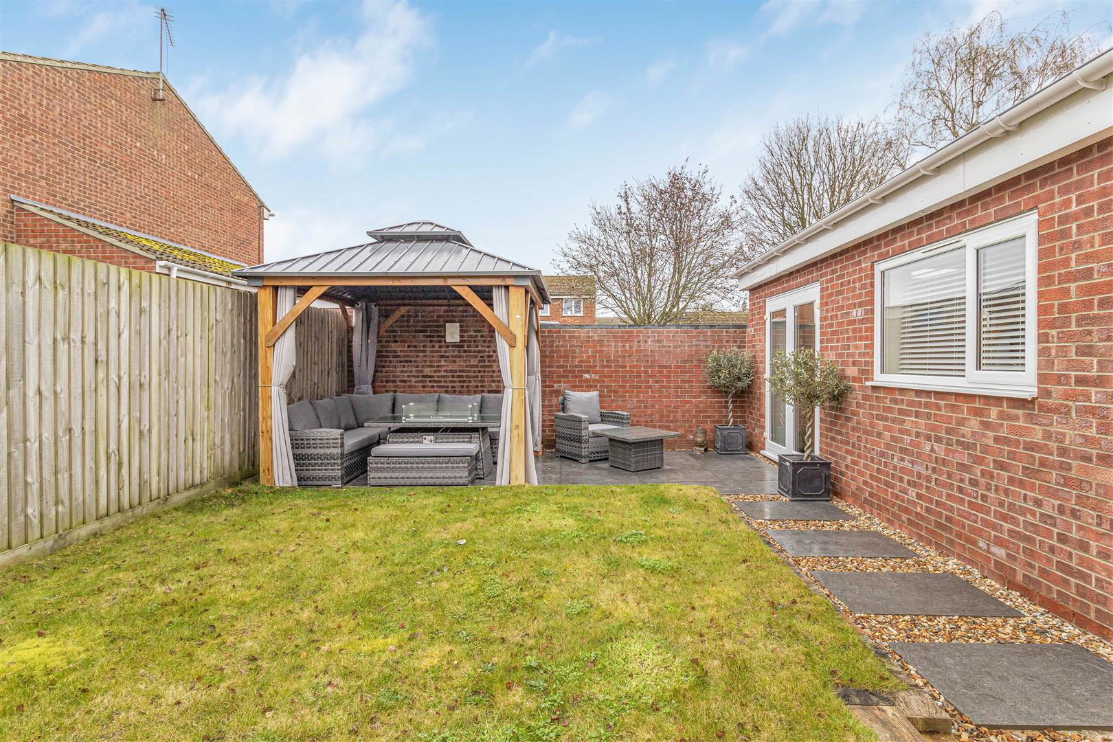 Honeysuckle Close, Red Lodge, photo 13