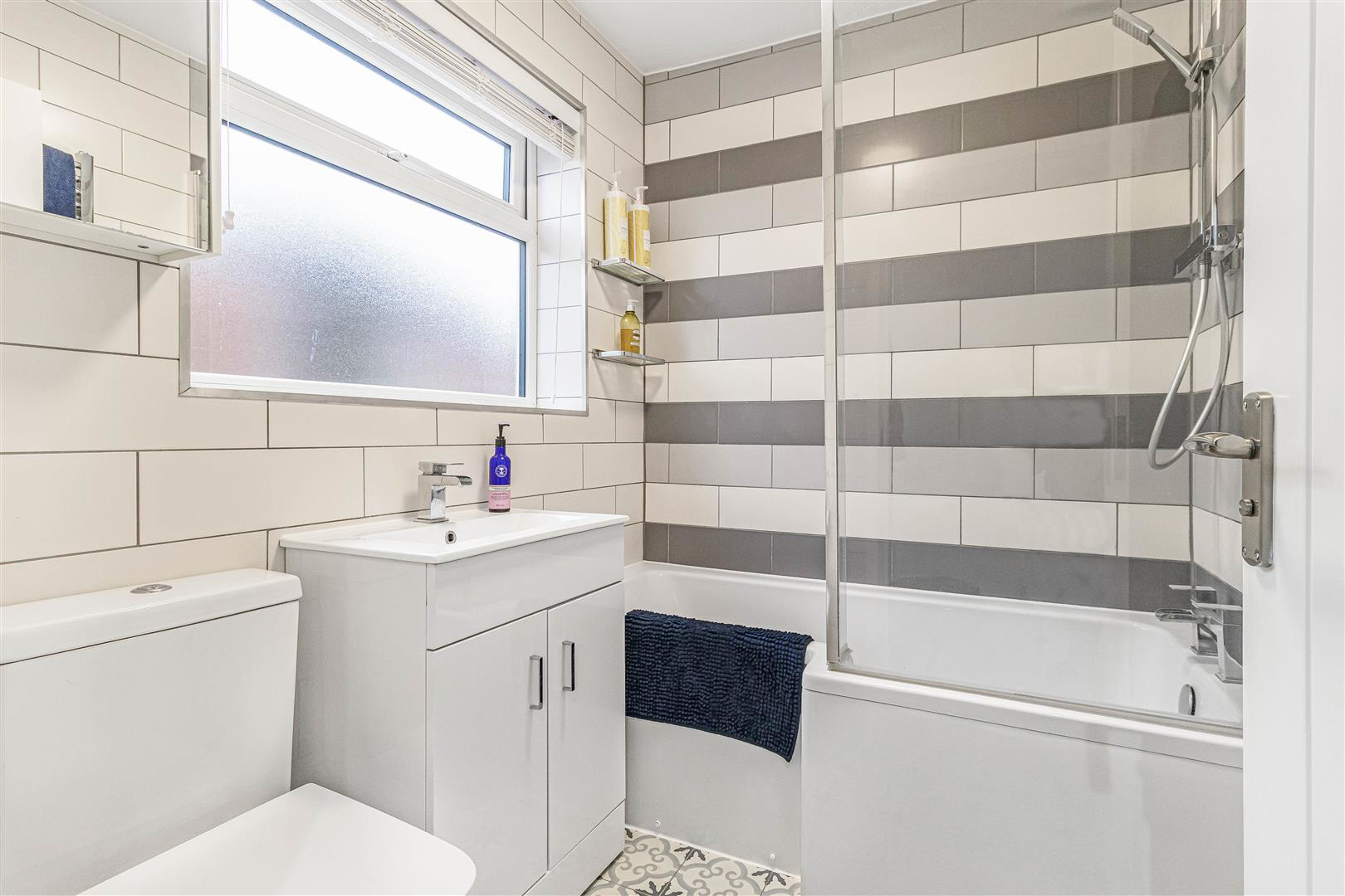 Honeysuckle Close, Red Lodge, photo 11