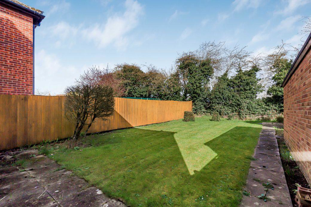 Buckingham Drive, Ely, photo 4