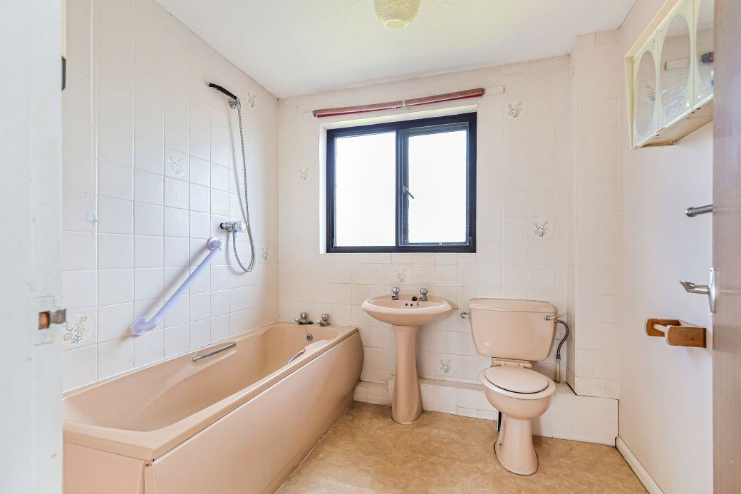 Buckingham Drive, Ely, photo 14