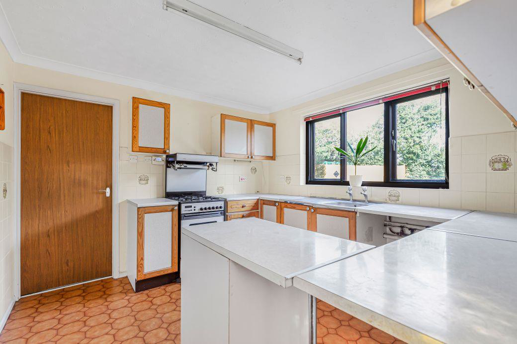 Buckingham Drive, Ely, photo 2