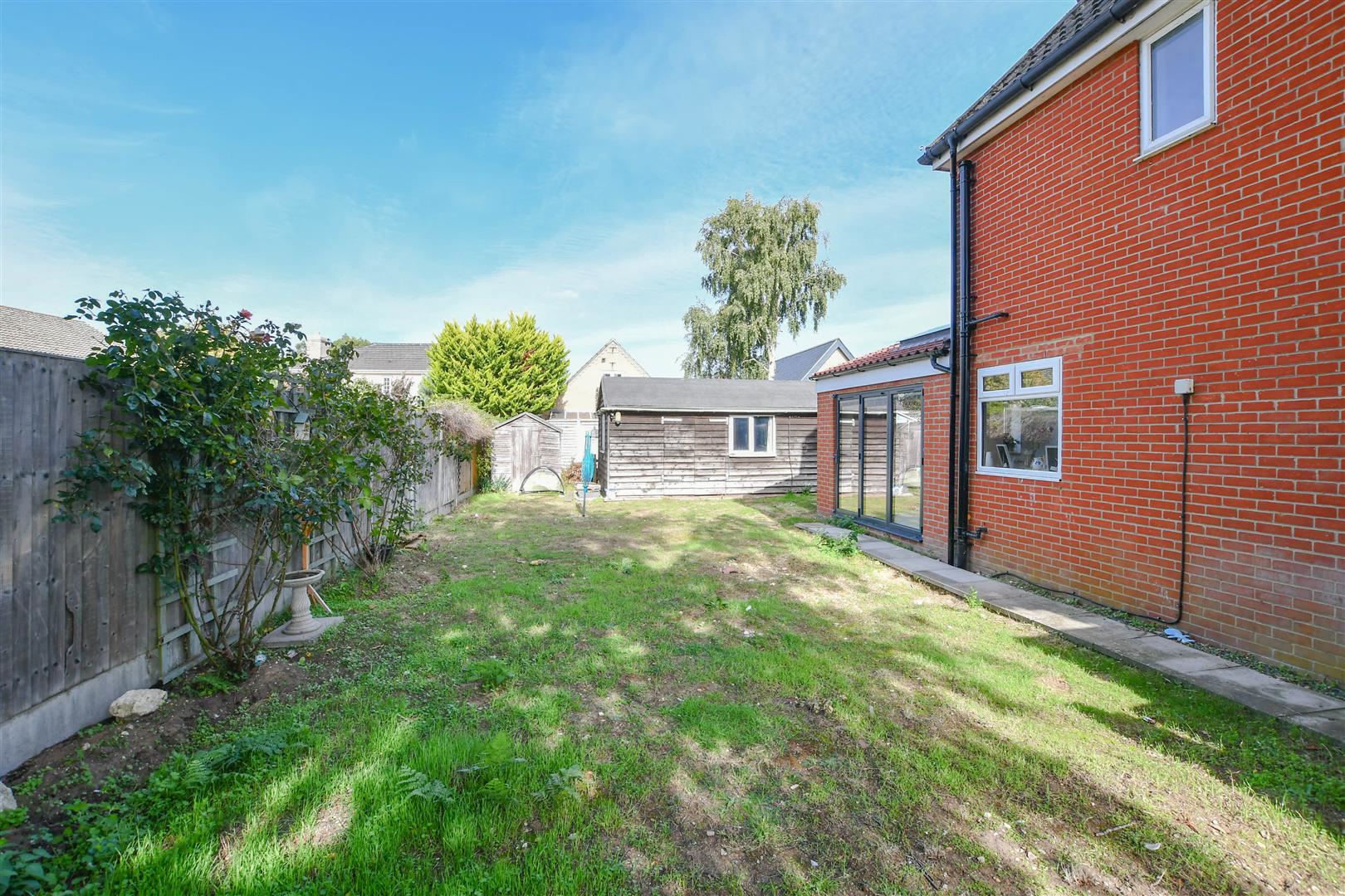 Laburnum Close, Red Lodge, photo 15