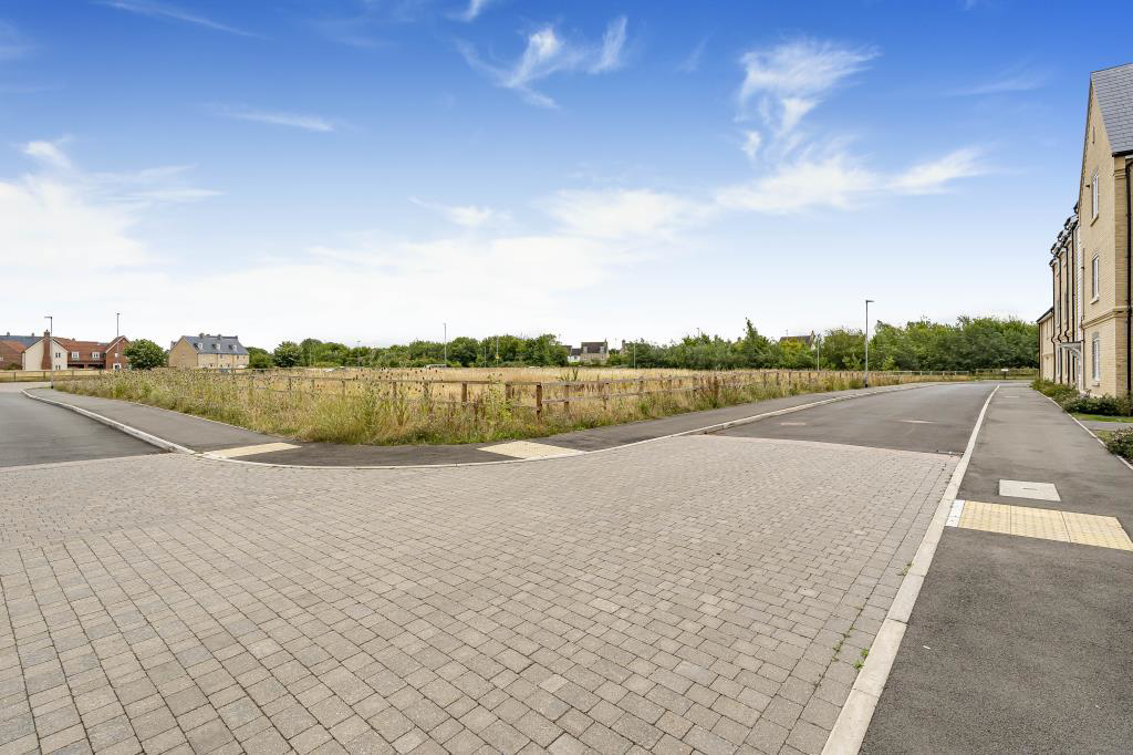 Rosehip Chase, Ely, photo 16