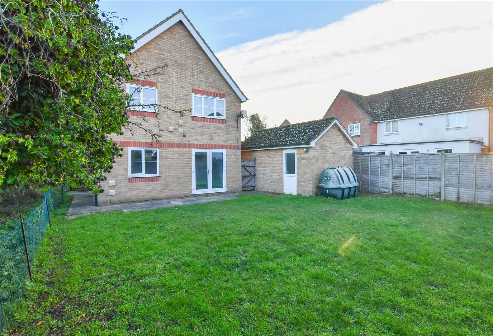 Kestrel Close, Beck Row, photo 11