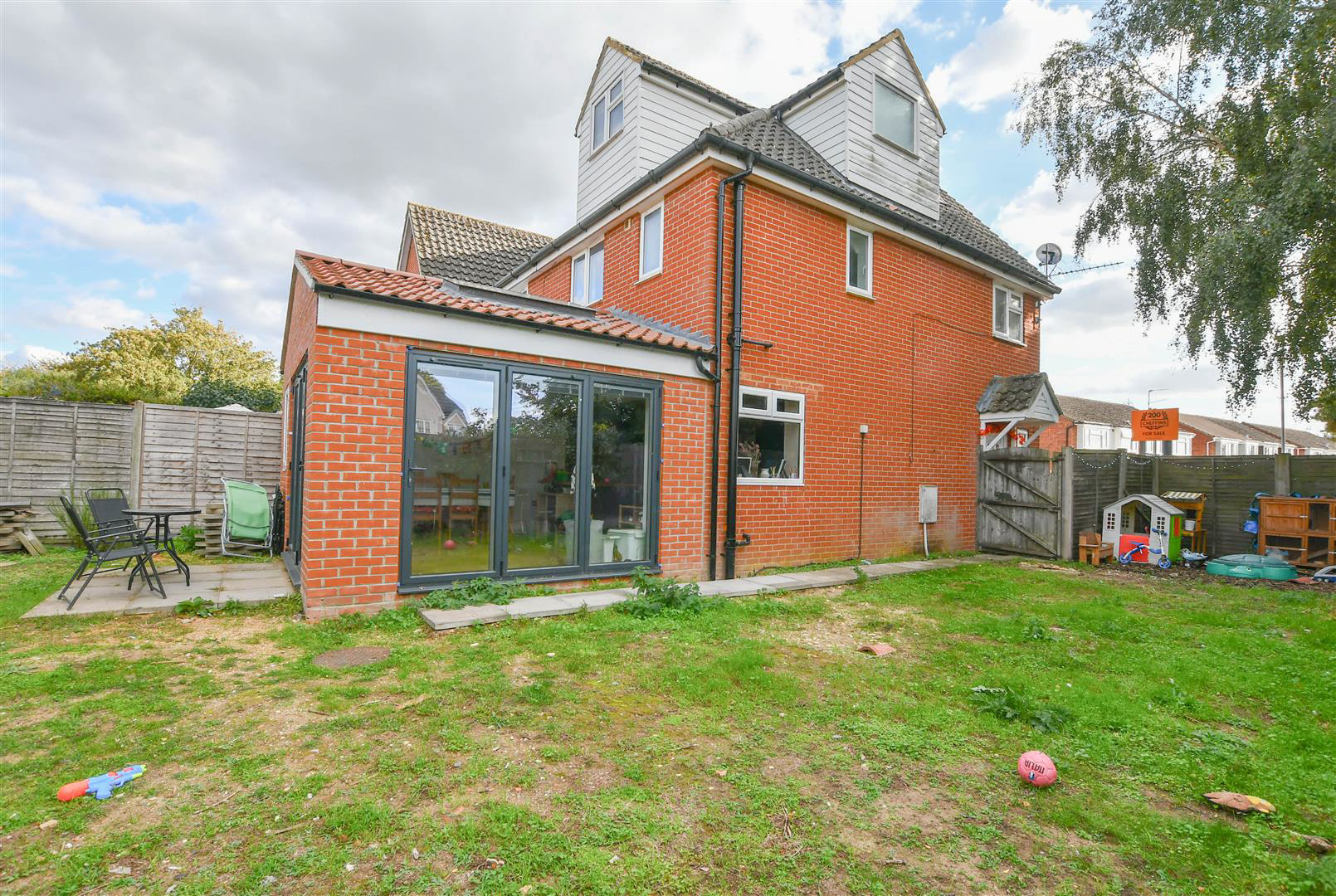Laburnum Close, Red Lodge, photo 16