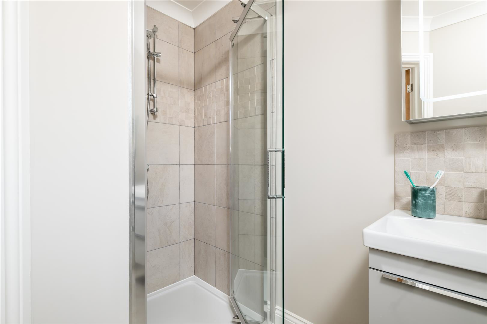 BRAND NEW HOME - Halls Close, Braughing, photo 18