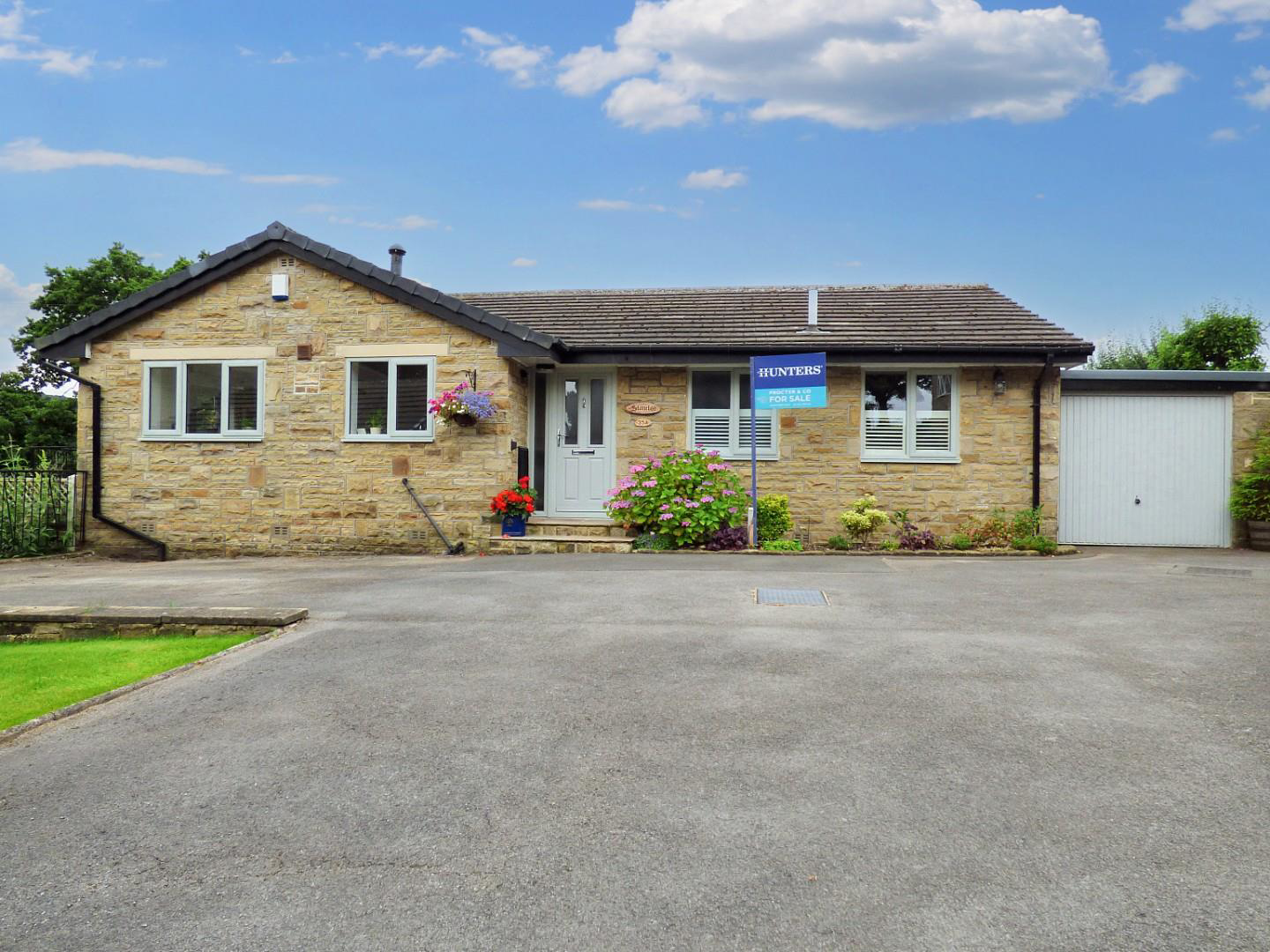 Stonelea. Park Road, Cross Hills