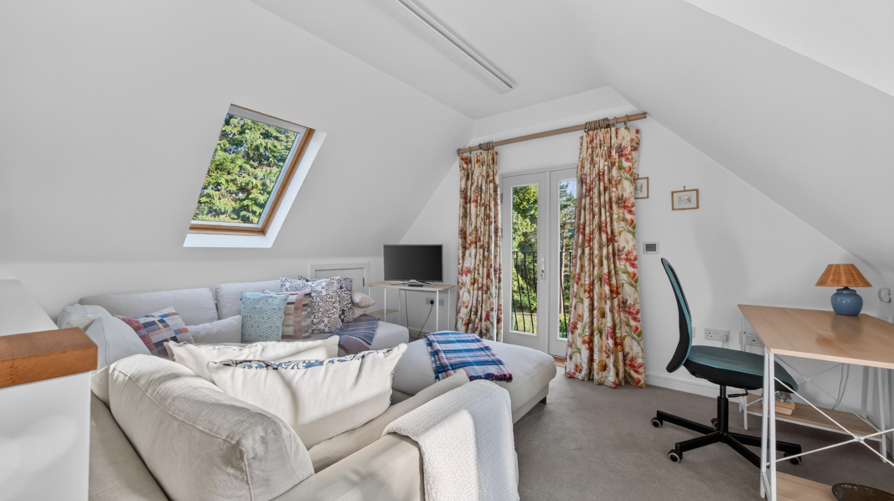 Farnham Road, Ewshot, Farnham, Hampshire, GU10 5AE, photo 34