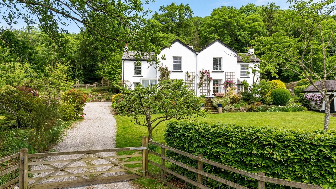 Nr Christow, Teign Valley, Exeter, EX6 7NT