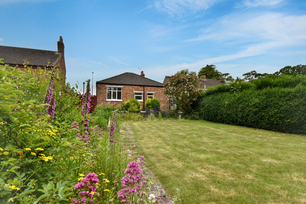 31 Eastfield Road, Louth LN11 7AJ
