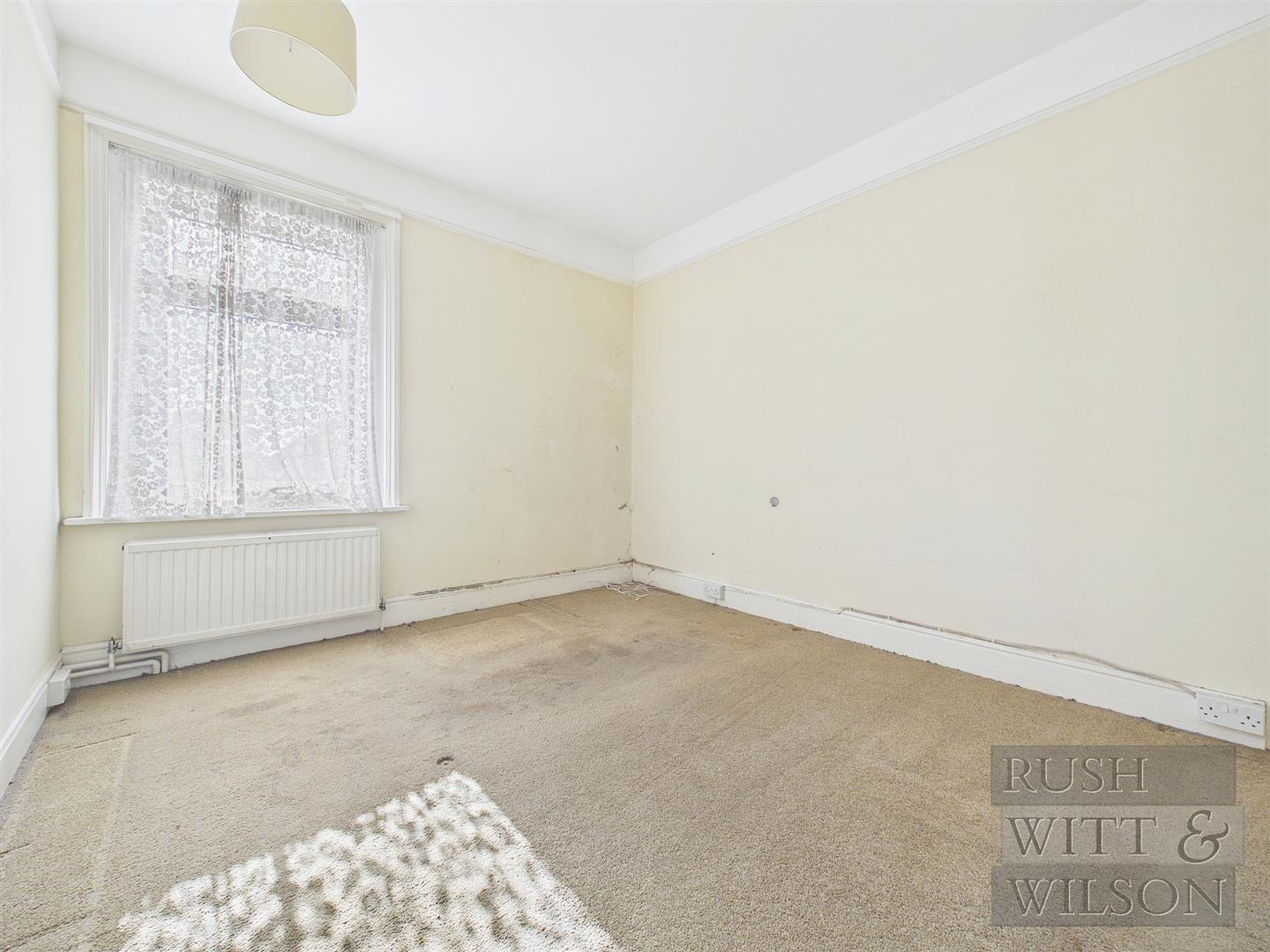 Sedlescombe Road North, St. Leonards-On-Sea, photo 10