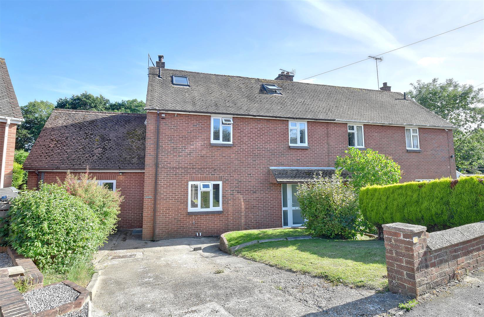 Oakfields, Iden Green