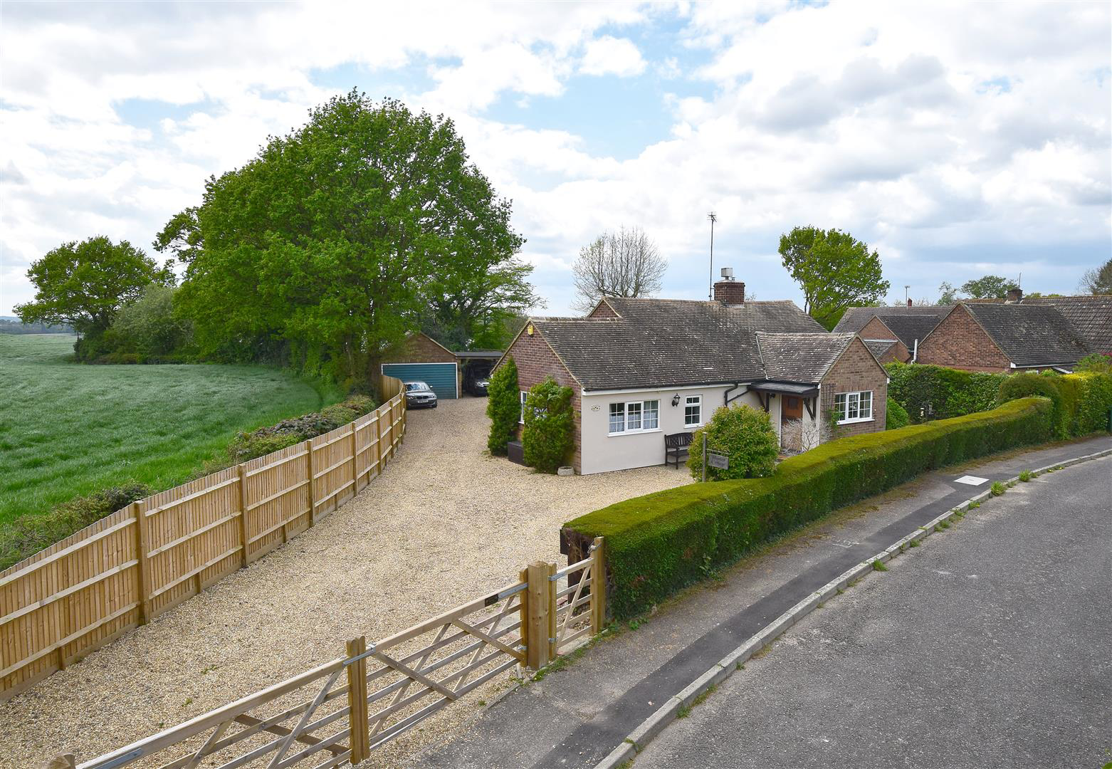 Standen Street, Iden Green
