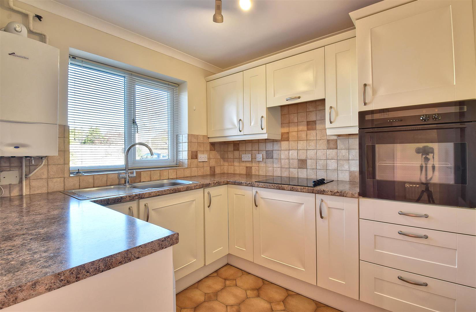 Eastwell Meadows, Tenterden, photo 2