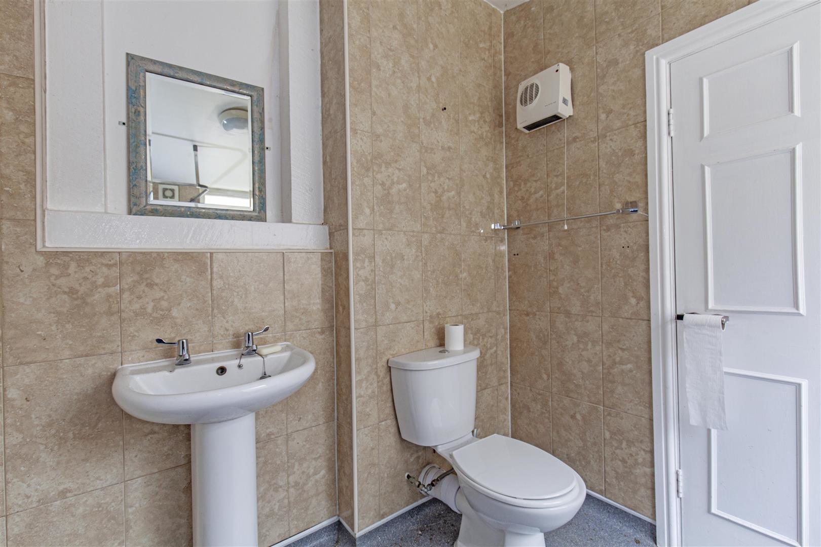 Stanedge Road, Bakewell, photo 16