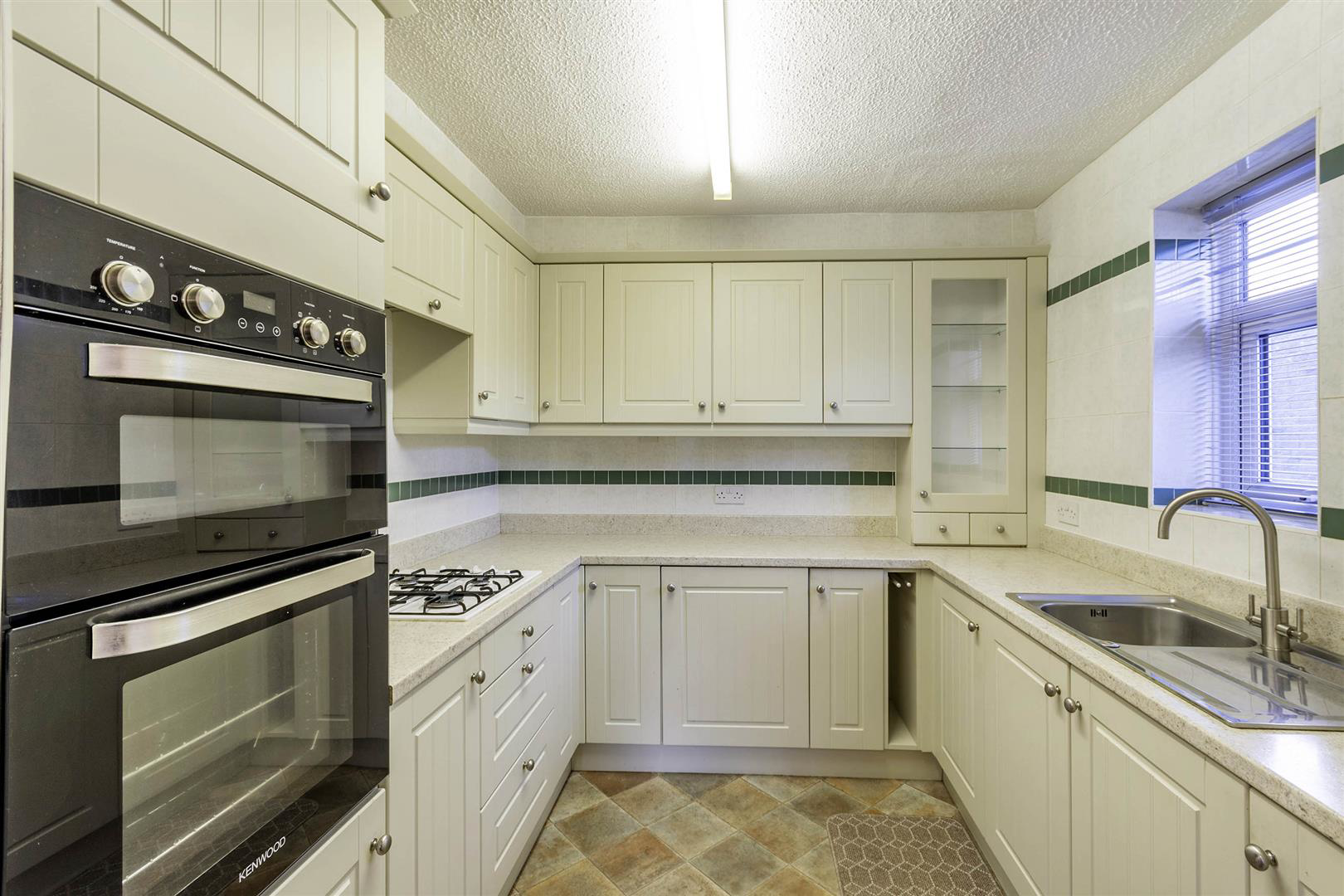 Wyedale Crescent, Bakewell, photo 2