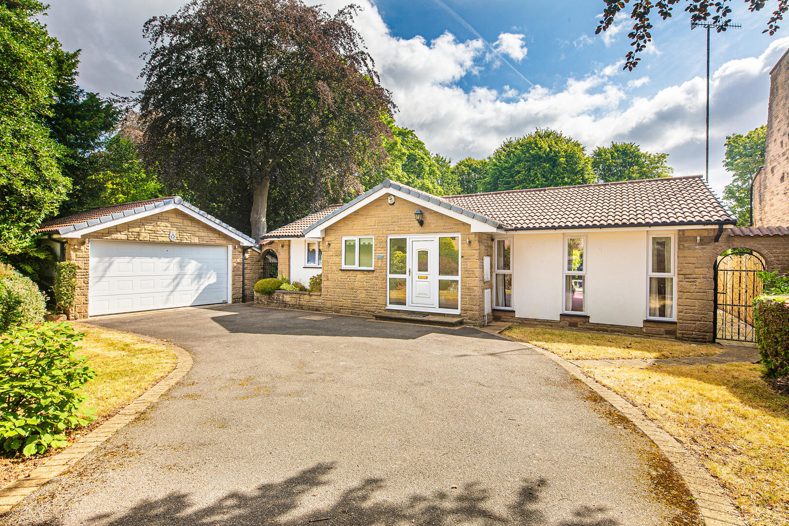 1 Thornsett Gardens, Dore, S17 3PP